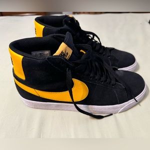 Nike SB blazer men’s 8.5/ women’s 10